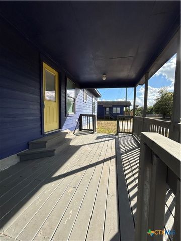 1017 W Nueces Street, Victoria, TX 77901