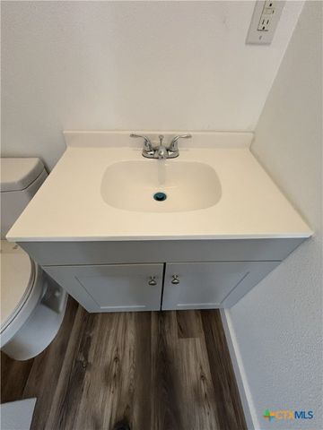 1017 W Nueces Street, Victoria, TX 77901