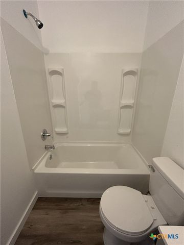 1017 W Nueces Street, Victoria, TX 77901