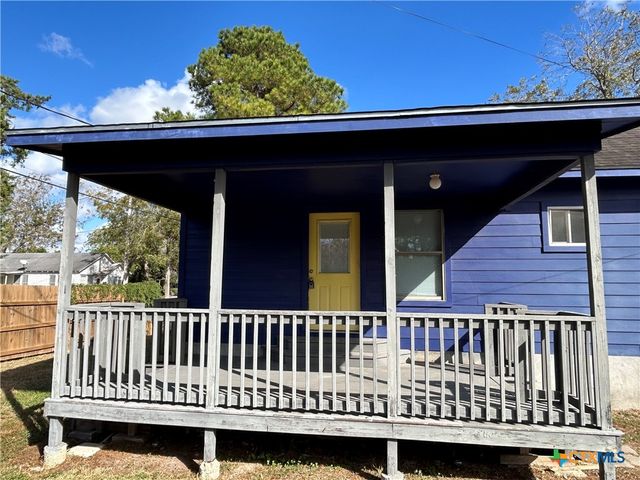 1017 W Nueces Street, Victoria, TX 77901