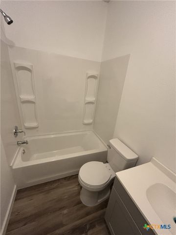 1017 W Nueces Street, Victoria, TX 77901