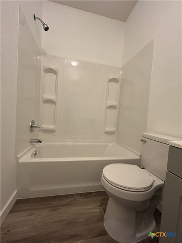 1017 W Nueces Street, Victoria, TX 77901