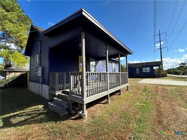 1017 W Nueces Street, Victoria, TX 77901