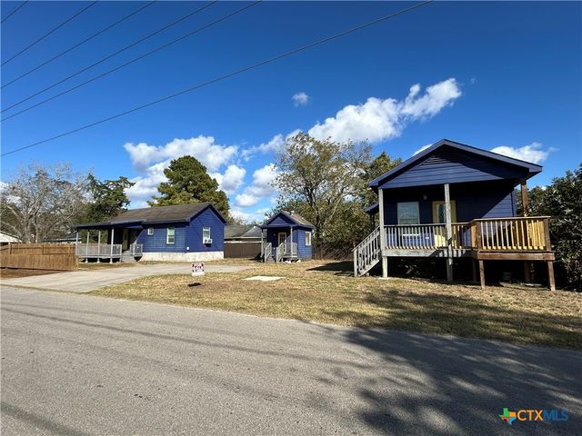 1017 W Nueces Street, Victoria, TX 77901