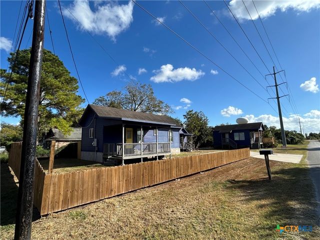 1017 W Nueces Street, Victoria, TX 77901