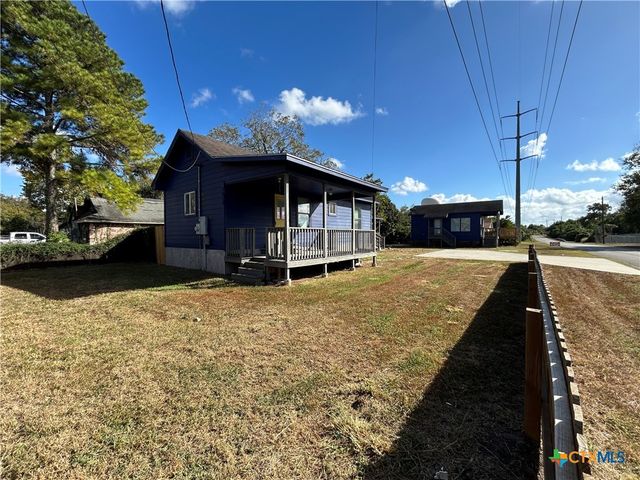 1017 W Nueces Street, Victoria, TX 77901