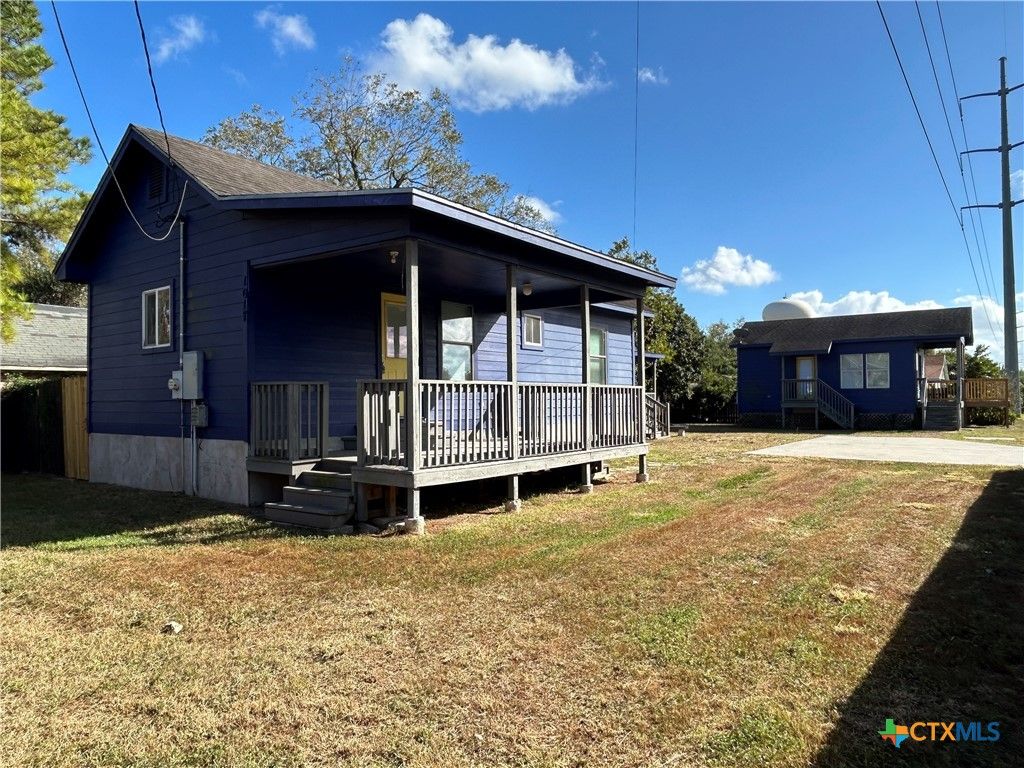 1017 W Nueces Street, Victoria, TX 77901