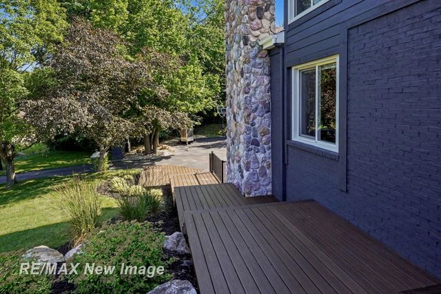 7190 Dark Lake Drive, Clarkston, MI 48346