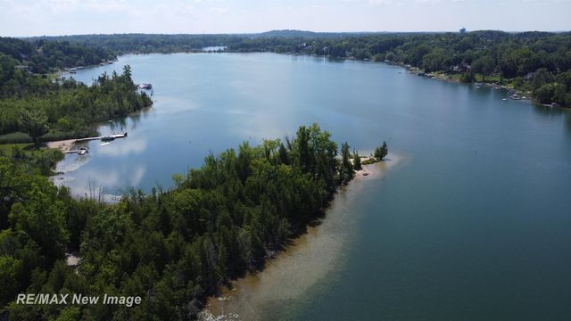 7190 Dark Lake Drive, Clarkston, MI 48346