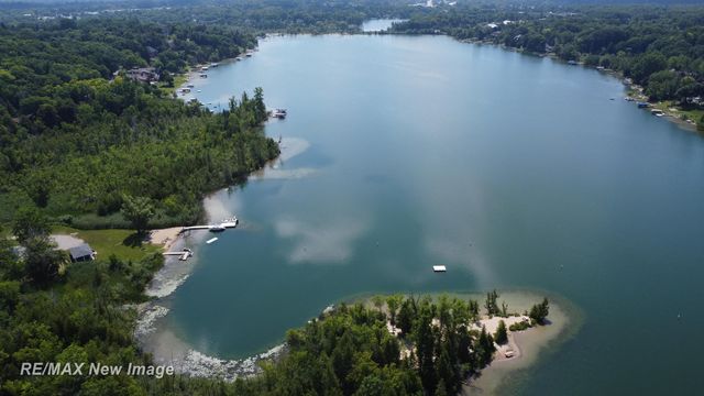 7190 Dark Lake Drive, Clarkston, MI 48346