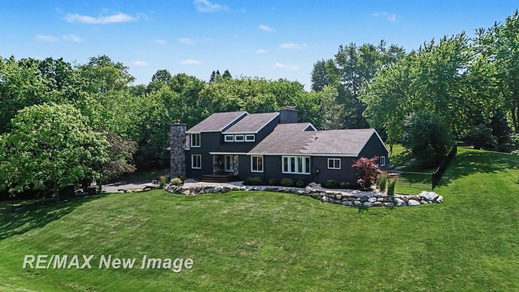 7190 Dark Lake Drive, Clarkston, MI 48346