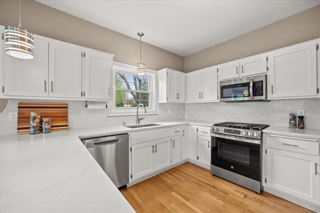 12355 Whitaker AVENUE, Greenfield, WI 53228