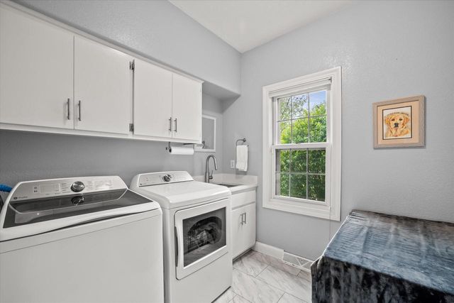 12355 Whitaker AVENUE, Greenfield, WI 53228