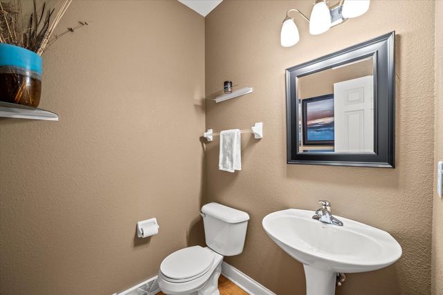 12355 Whitaker AVENUE, Greenfield, WI 53228