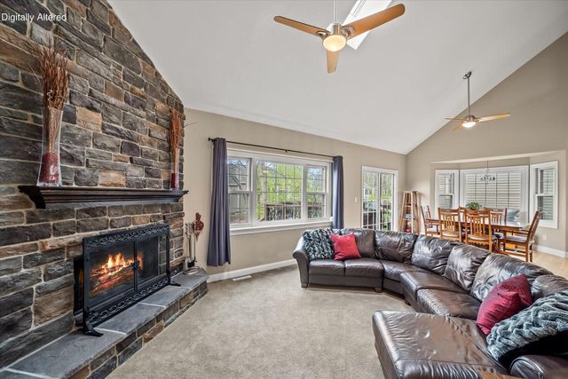 12355 Whitaker AVENUE, Greenfield, WI 53228
