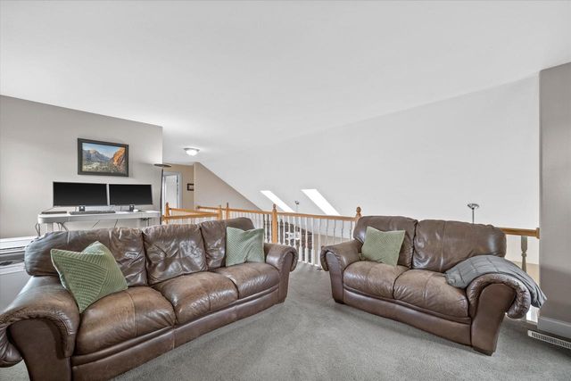 12355 Whitaker AVENUE, Greenfield, WI 53228