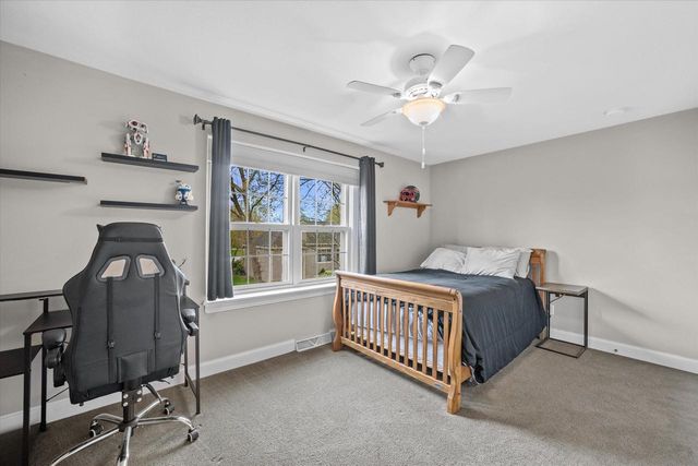 12355 Whitaker AVENUE, Greenfield, WI 53228
