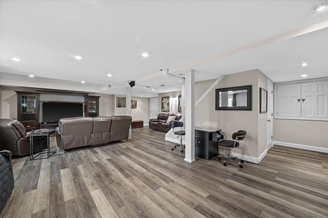 12355 Whitaker AVENUE, Greenfield, WI 53228