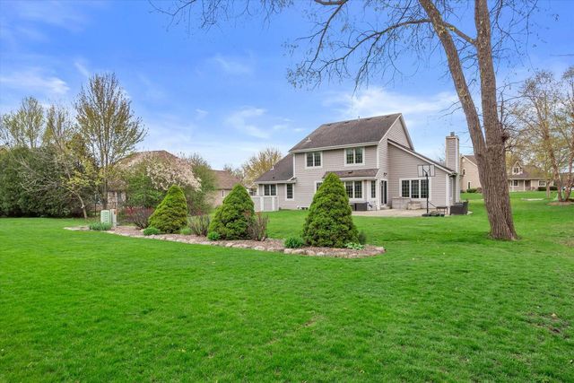 12355 Whitaker AVENUE, Greenfield, WI 53228