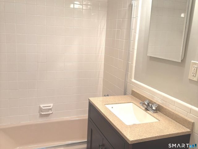 117 Shadow Lane B2, West Hartford, CT 06110