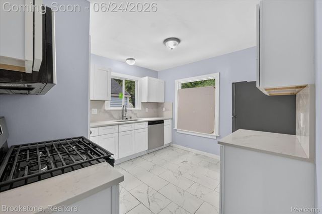 7203 Orchard Avenue, Warren, MI 48091