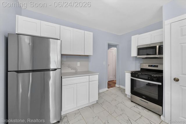 7203 Orchard Avenue, Warren, MI 48091