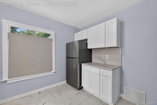 7203 Orchard Avenue, Warren, MI 48091