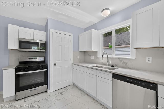 7203 Orchard Avenue, Warren, MI 48091