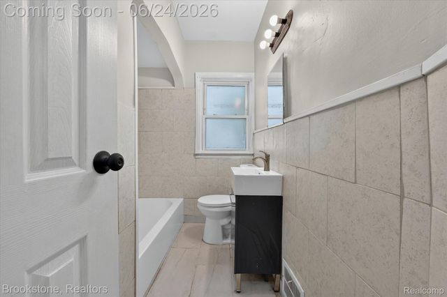 7203 Orchard Avenue, Warren, MI 48091