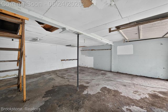 7203 Orchard Avenue, Warren, MI 48091