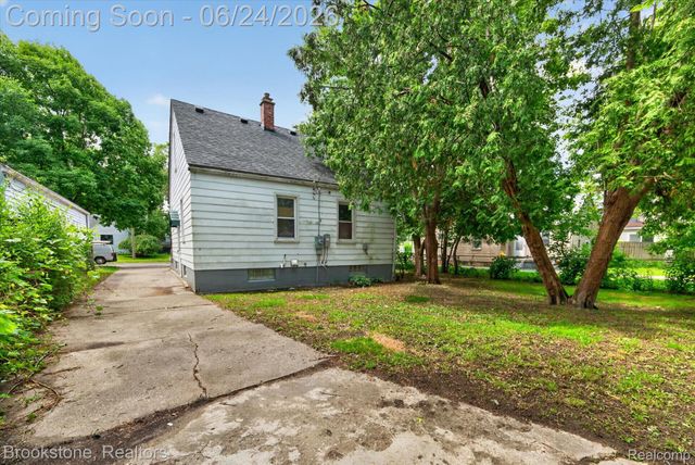 7203 Orchard Avenue, Warren, MI 48091