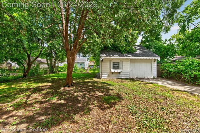 7203 Orchard Avenue, Warren, MI 48091