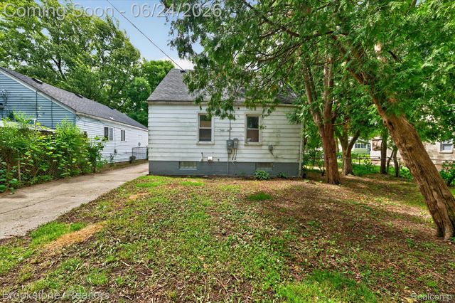 7203 Orchard Avenue, Warren, MI 48091