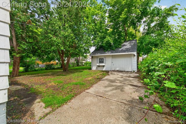 7203 Orchard Avenue, Warren, MI 48091