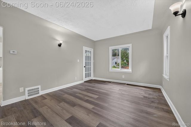 7203 Orchard Avenue, Warren, MI 48091