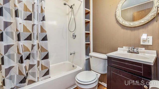 529 Harding Avenue, Kingsford, MI 49802