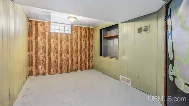 529 Harding Avenue, Kingsford, MI 49802