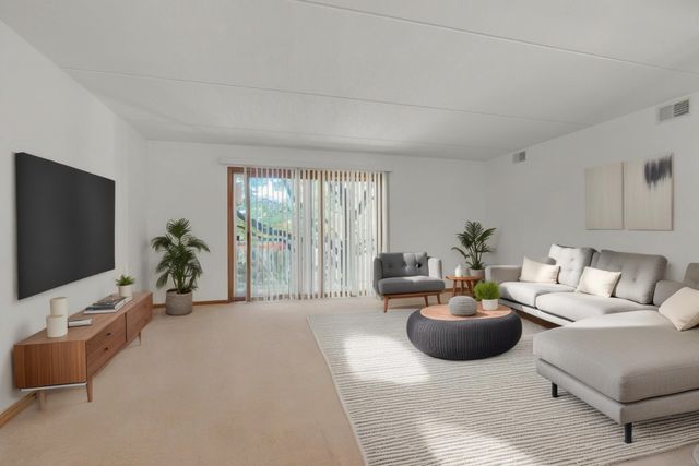 6530 W IRVING PARK Road 207, Chicago, IL 60634