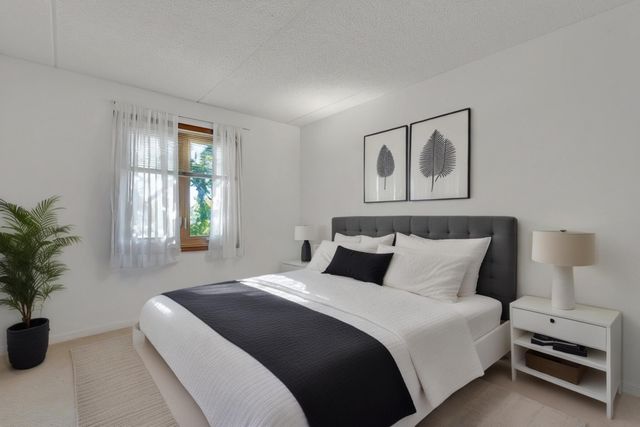 6530 W IRVING PARK Road 207, Chicago, IL 60634