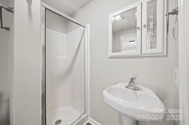 1127 W 5th Avenue, Gastonia, NC 28052