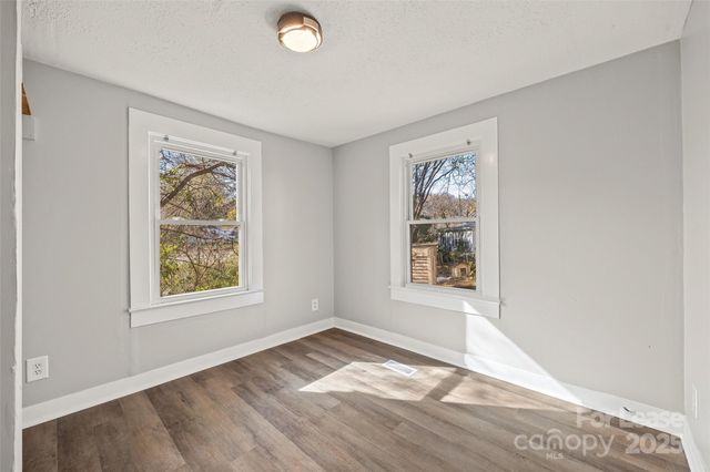 1127 W 5th Avenue, Gastonia, NC 28052