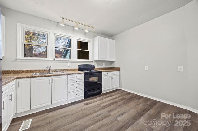 1127 W 5th Avenue, Gastonia, NC 28052