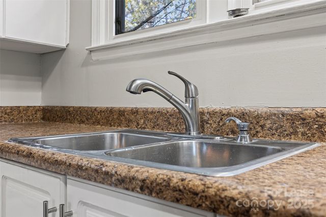 1127 W 5th Avenue, Gastonia, NC 28052