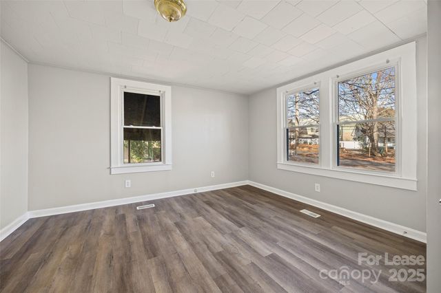 1127 W 5th Avenue, Gastonia, NC 28052