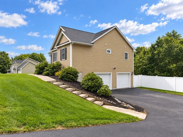 152 Sargent St, Belchertown, MA 01007