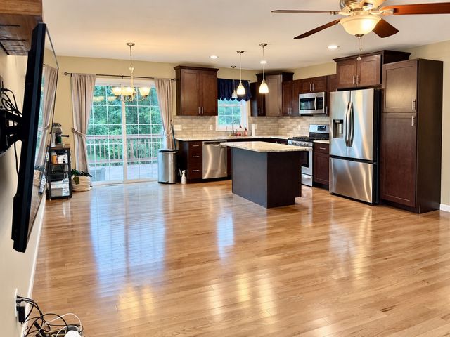 152 Sargent St, Belchertown, MA 01007