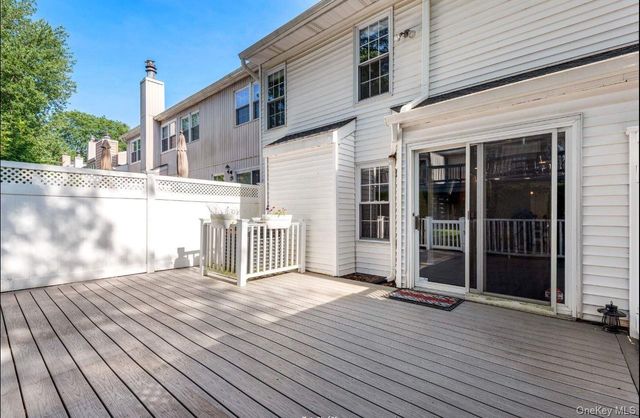 138 The Knoll, Syosset, NY 11791