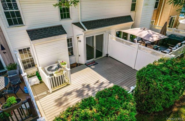 138 The Knoll, Syosset, NY 11791