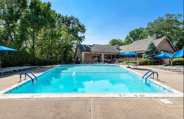138 The Knoll, Syosset, NY 11791