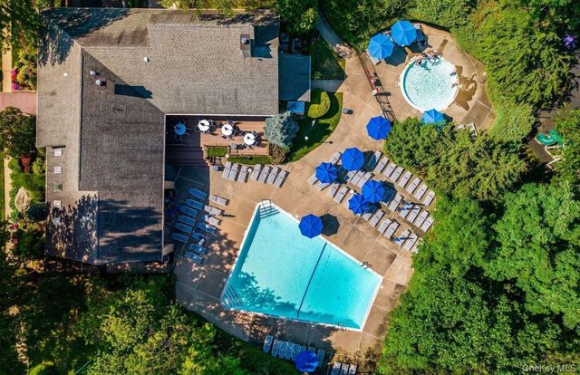 138 The Knoll, Syosset, NY 11791